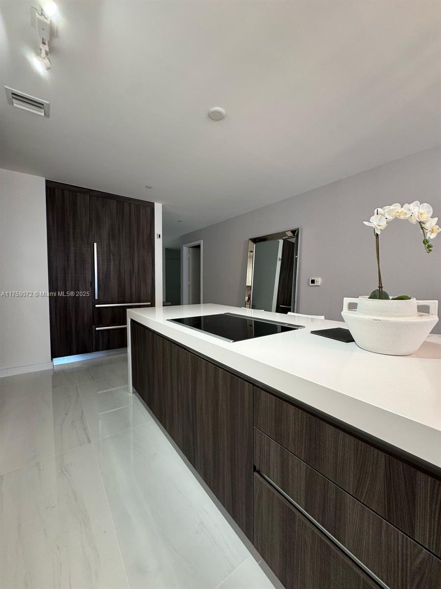 PARAMOUNT MIAMI WORLDCENT - Residential Lease