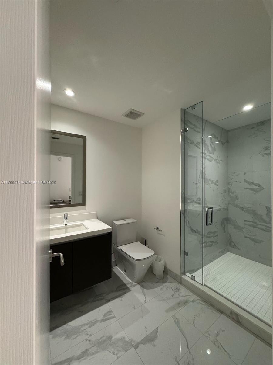 PARAMOUNT MIAMI WORLDCENT - Residential Lease