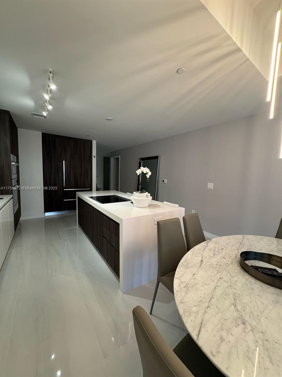 PARAMOUNT MIAMI WORLDCENT - Residential Lease