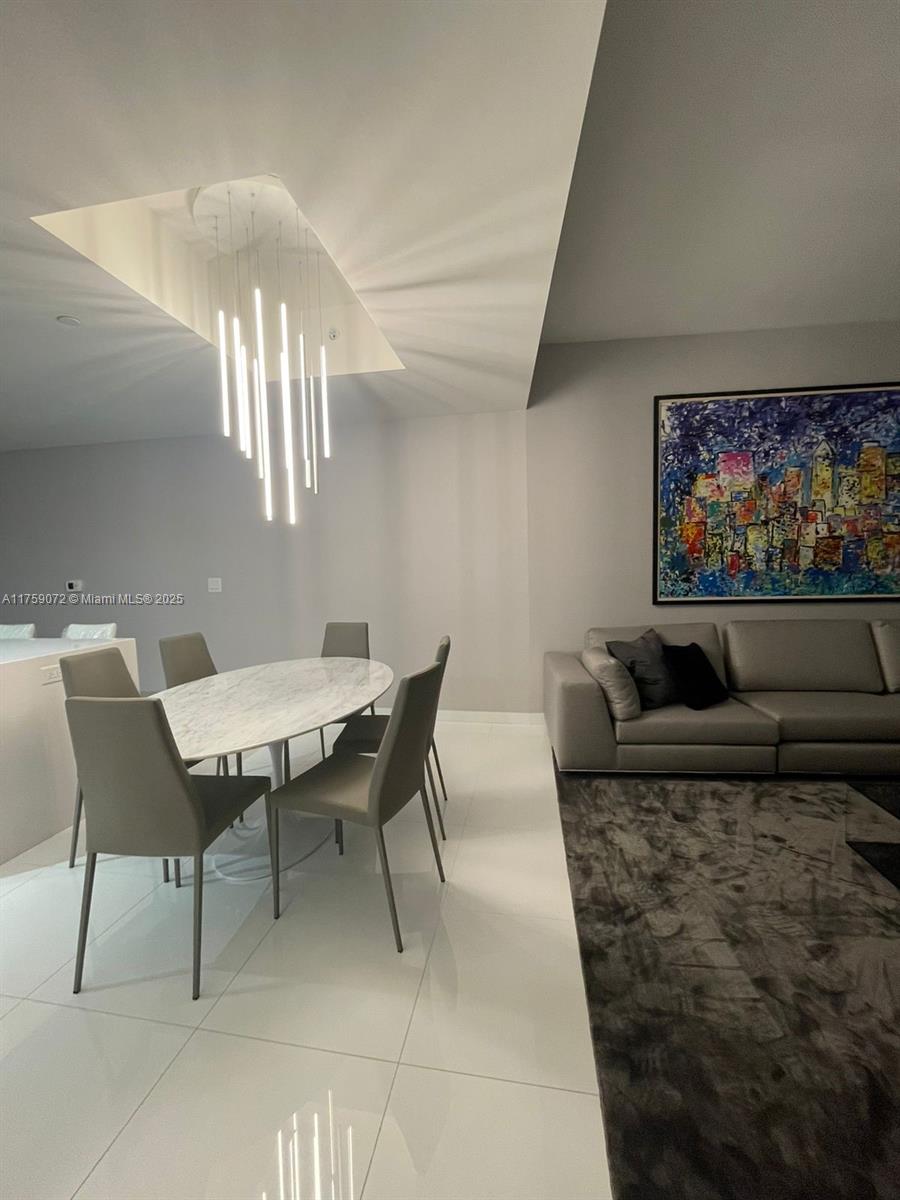 PARAMOUNT MIAMI WORLDCENT - Residential Lease