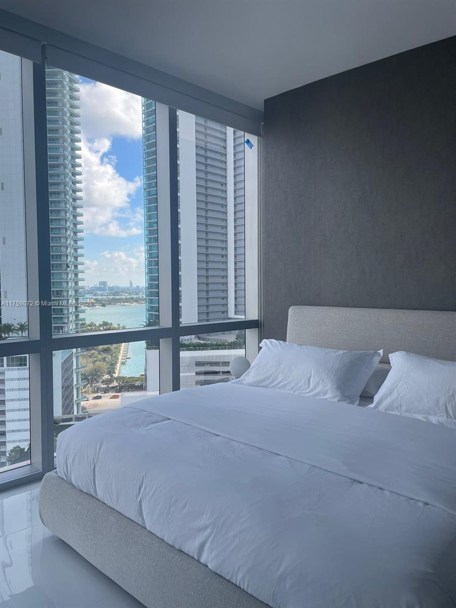 PARAMOUNT MIAMI WORLDCENT - Residential Lease