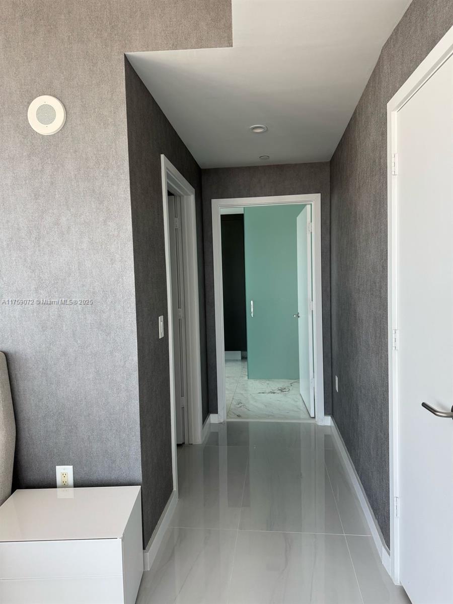 PARAMOUNT MIAMI WORLDCENT - Residential Lease