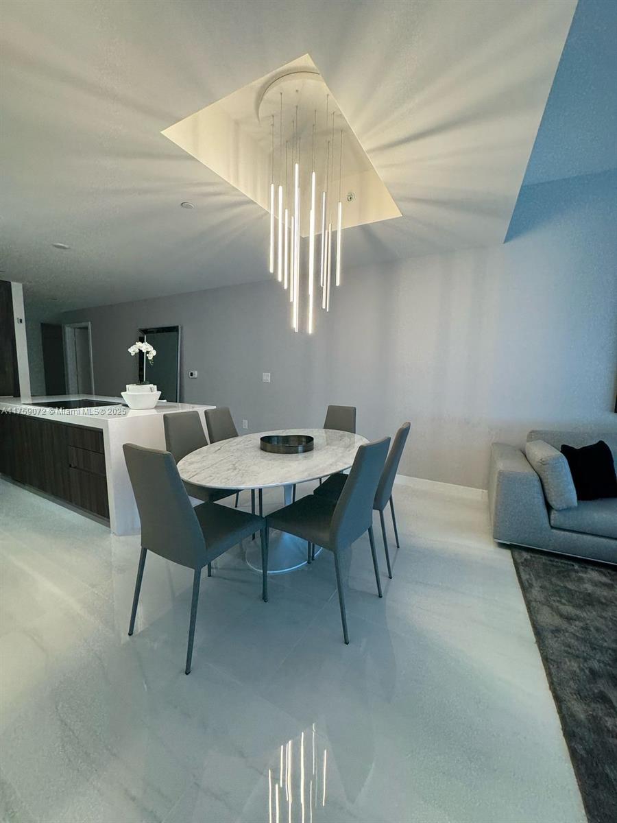 PARAMOUNT MIAMI WORLDCENT - Residential Lease