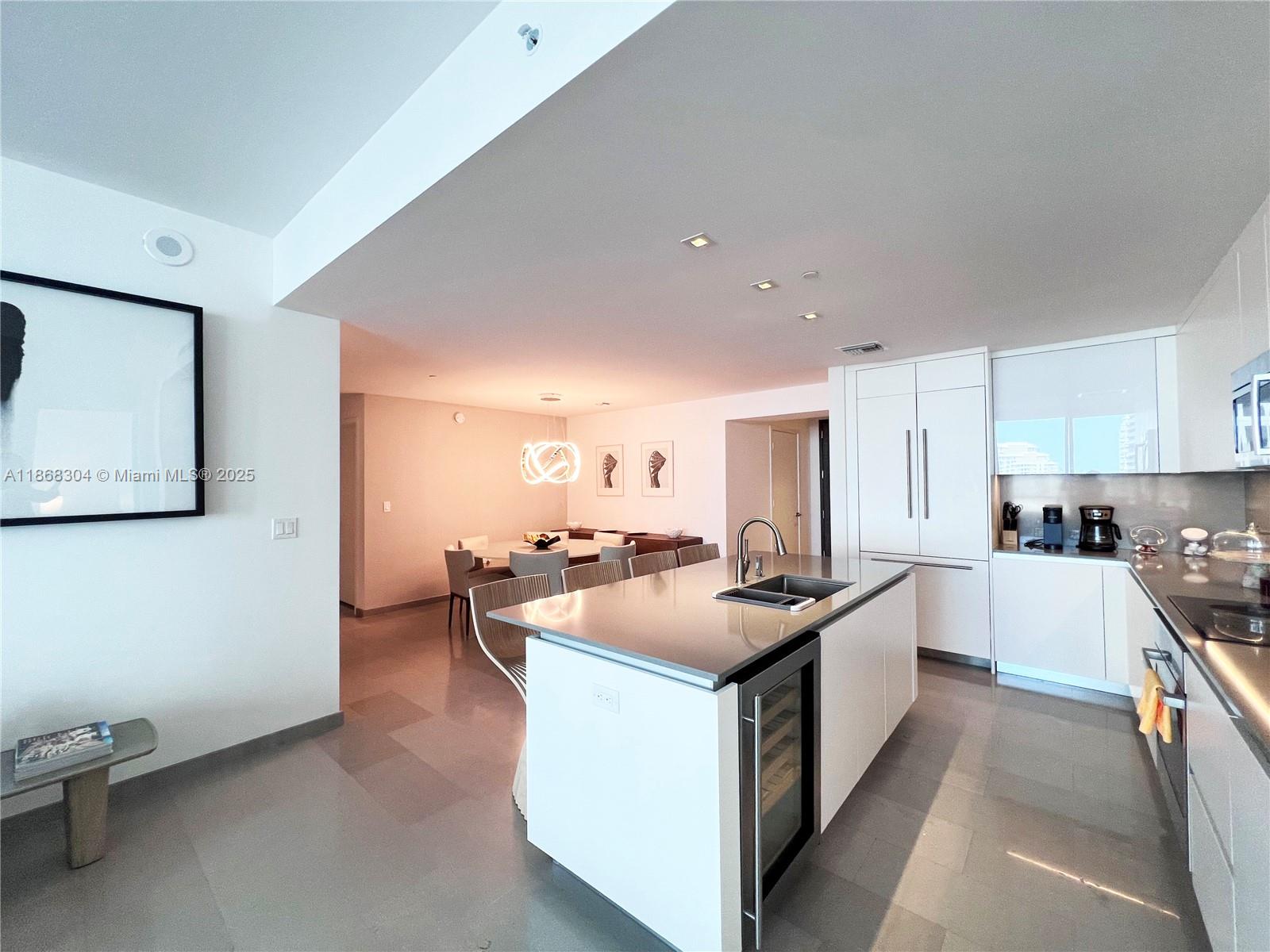 REACH CONDO - Residential Lease