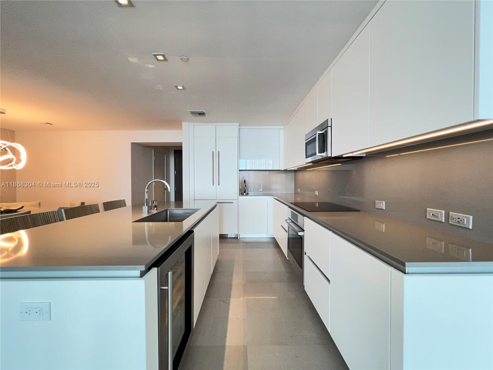 REACH CONDO - Residential Lease