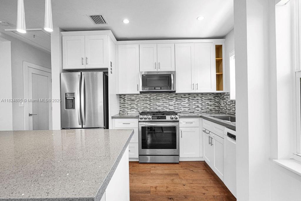 ALTA VISTA - Residential Lease