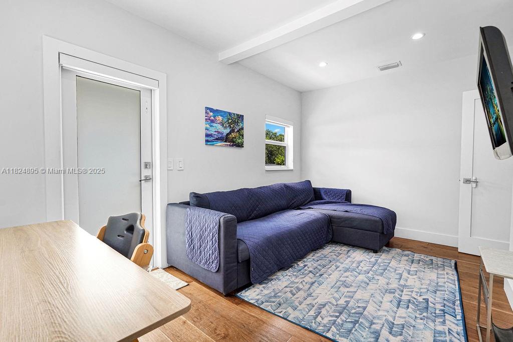 ALTA VISTA - Residential Lease