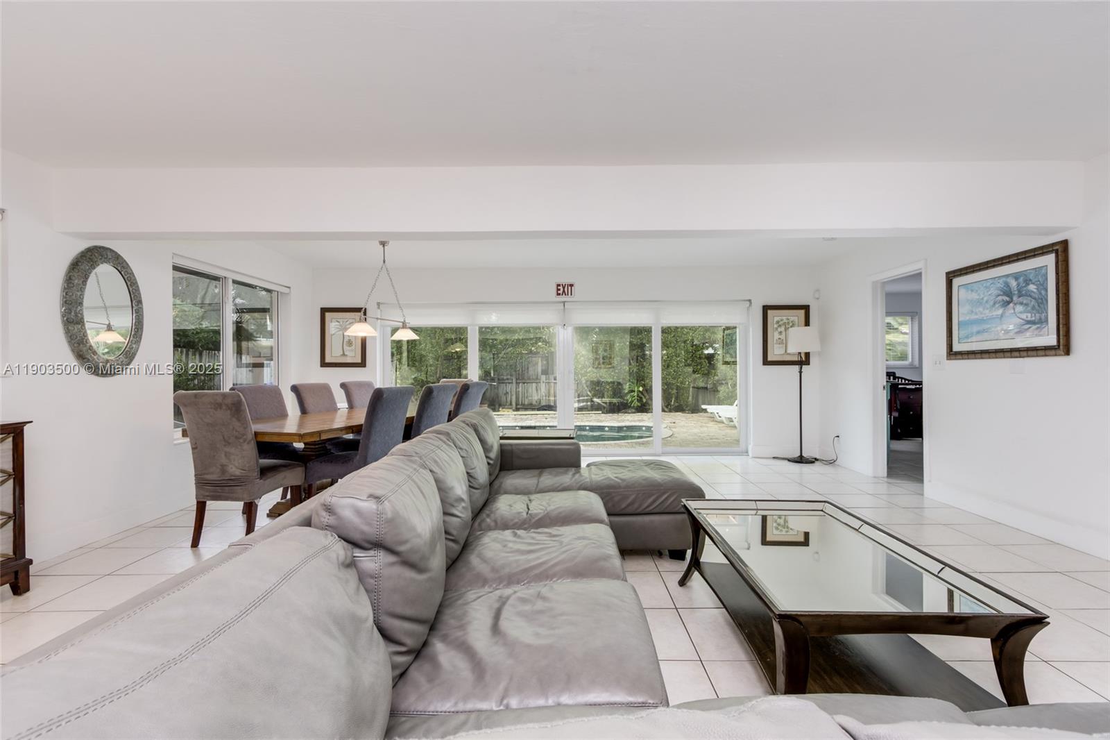 COUNTRY CLUB HOMES - Residential