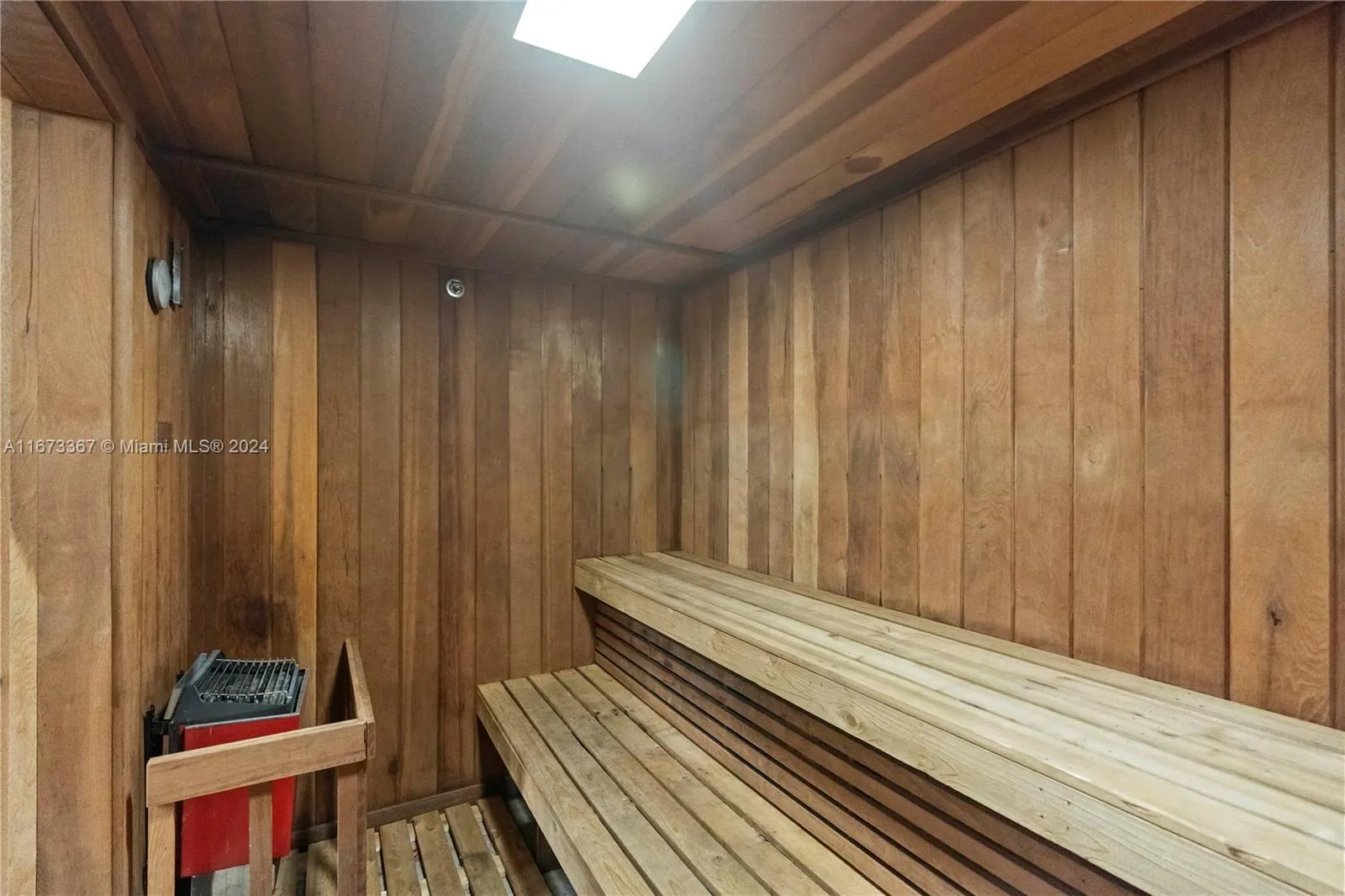 Aventura, Florida 33160, United States, 1 Bedroom Bedrooms, ,2 BathroomsBathrooms,Residential,Active,39961