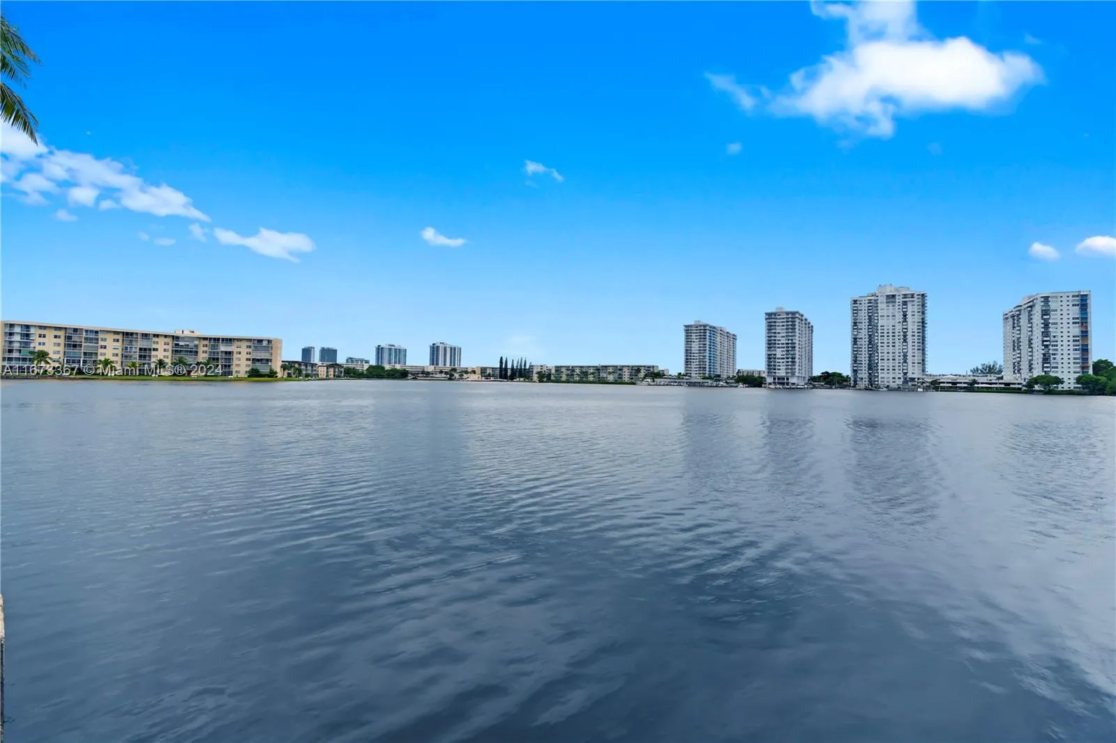 Aventura, Florida 33160, United States, 1 Bedroom Bedrooms, ,2 BathroomsBathrooms,Residential,Active,39961