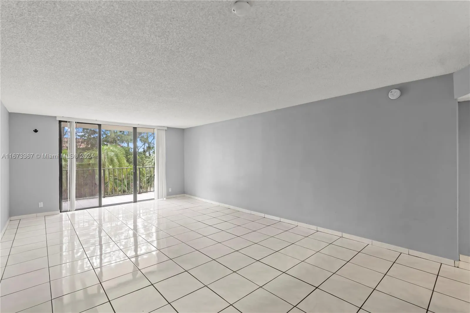 Aventura, Florida 33160, United States, 1 Bedroom Bedrooms, ,2 BathroomsBathrooms,Residential,Active,39961