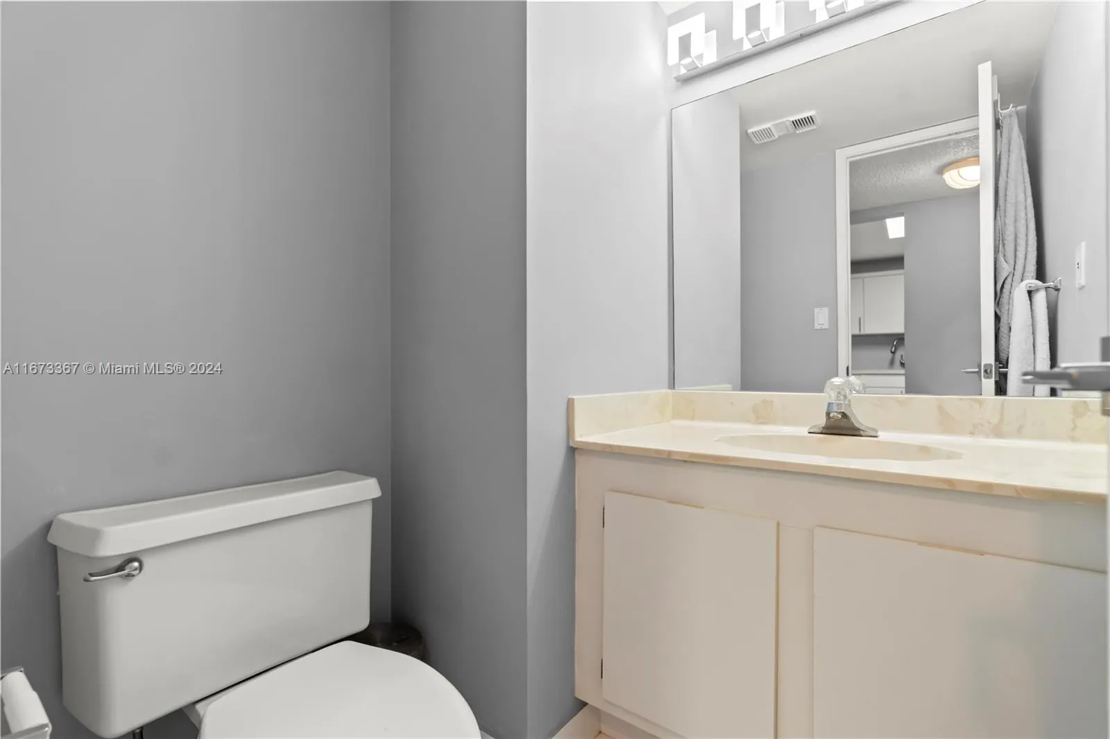 Aventura, Florida 33160, United States, 1 Bedroom Bedrooms, ,2 BathroomsBathrooms,Residential,Active,39961