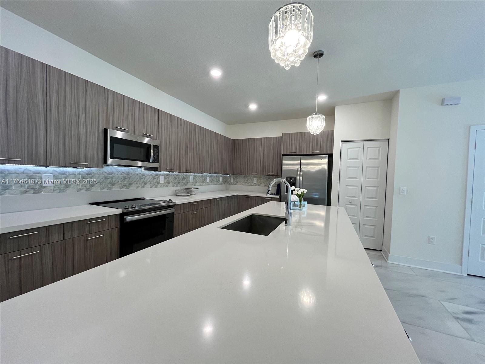 Property for Sale at 4745 Nw 83rd Pkwy, Doral, Miami-Dade County, Florida - Bedrooms: 4 
Bathrooms: 3  - $699,950