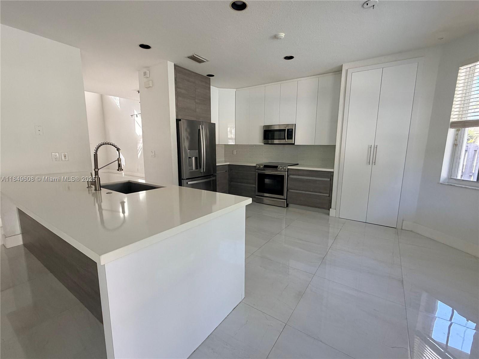 CAMDEM MEADOWS - Residential Lease