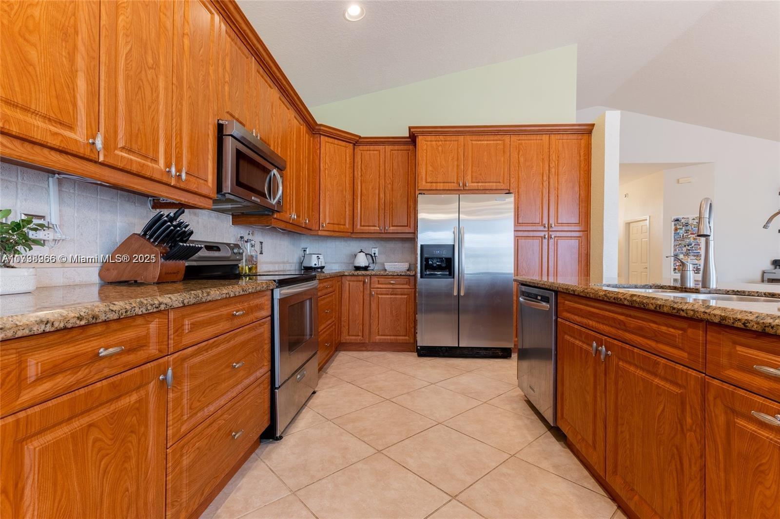 BOCA WINDS PAR G - Residential Lease