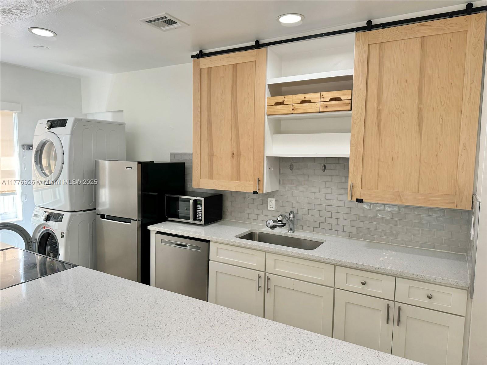 Rental Property at 406 Se 11th Ct B, Fort Lauderdale, Broward County, Florida - Bedrooms: 2 
Bathrooms: 1  - $2,375 MO.