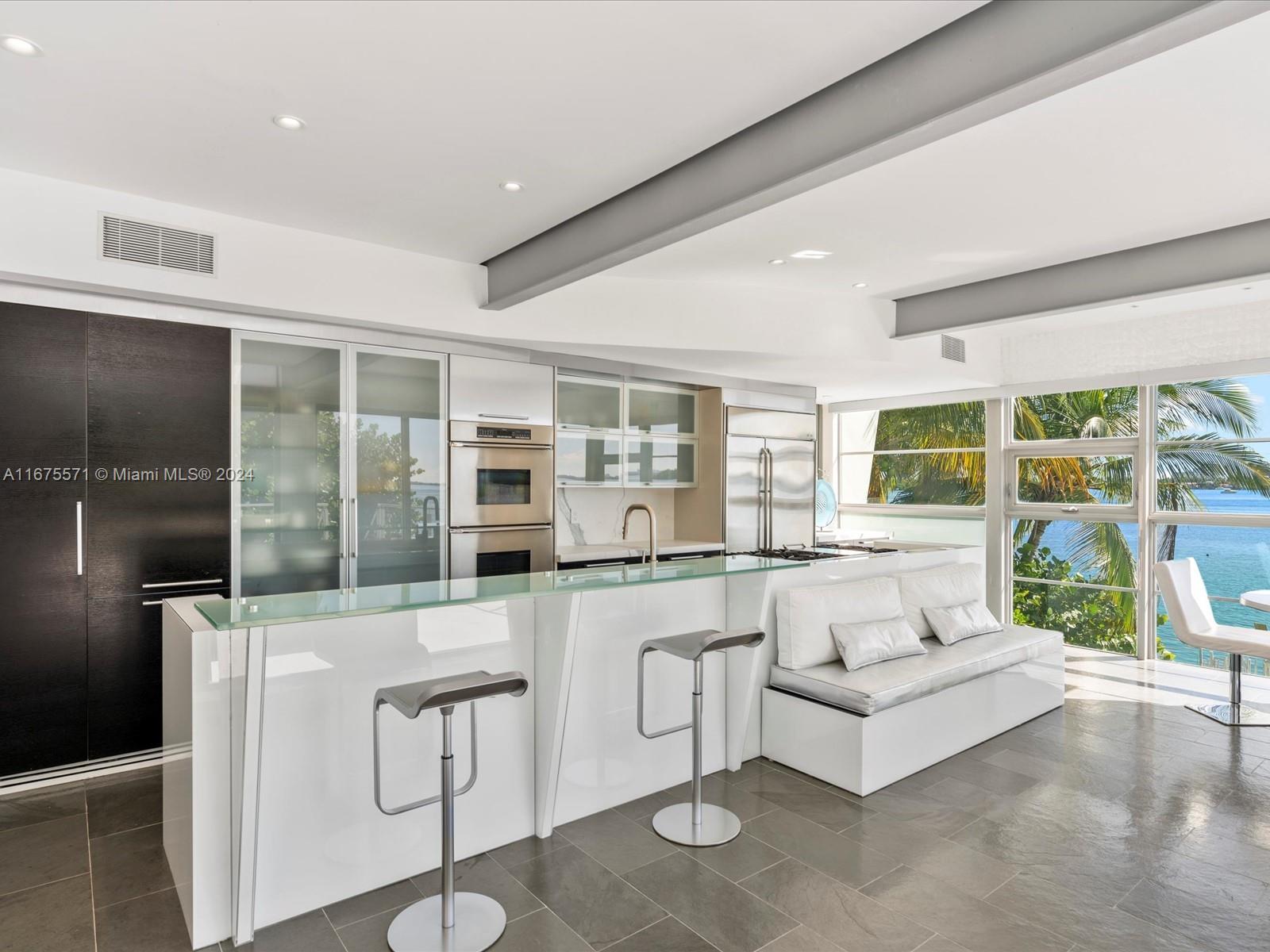 BELLE MEADE ISLAND - Residential