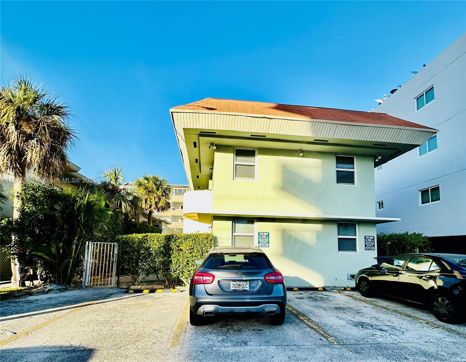 1 bedroom plus den, 1 bathroom unit in the heart of Normandy Isle. This comfortable residence offers central A/C, a functional living area, and a den that can be used as an office or guest room. The building provides on-site washer and dryer facilities for residents. Conveniently located just minutes from the beach, with easy access to parks, banks, restaurants, shops, and major highways. An excellent rental opportunity in one of the most desirable areas of Miami Beach.