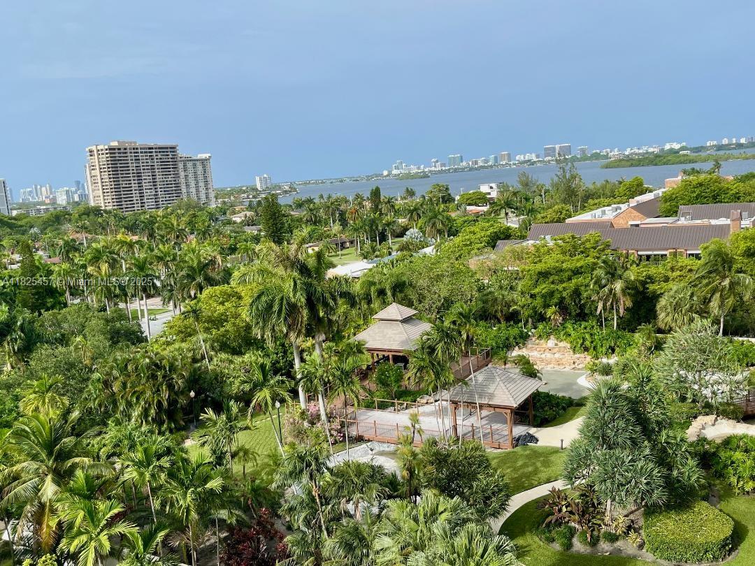 TOWERS OF QUAYSIDE CONDO - Residential