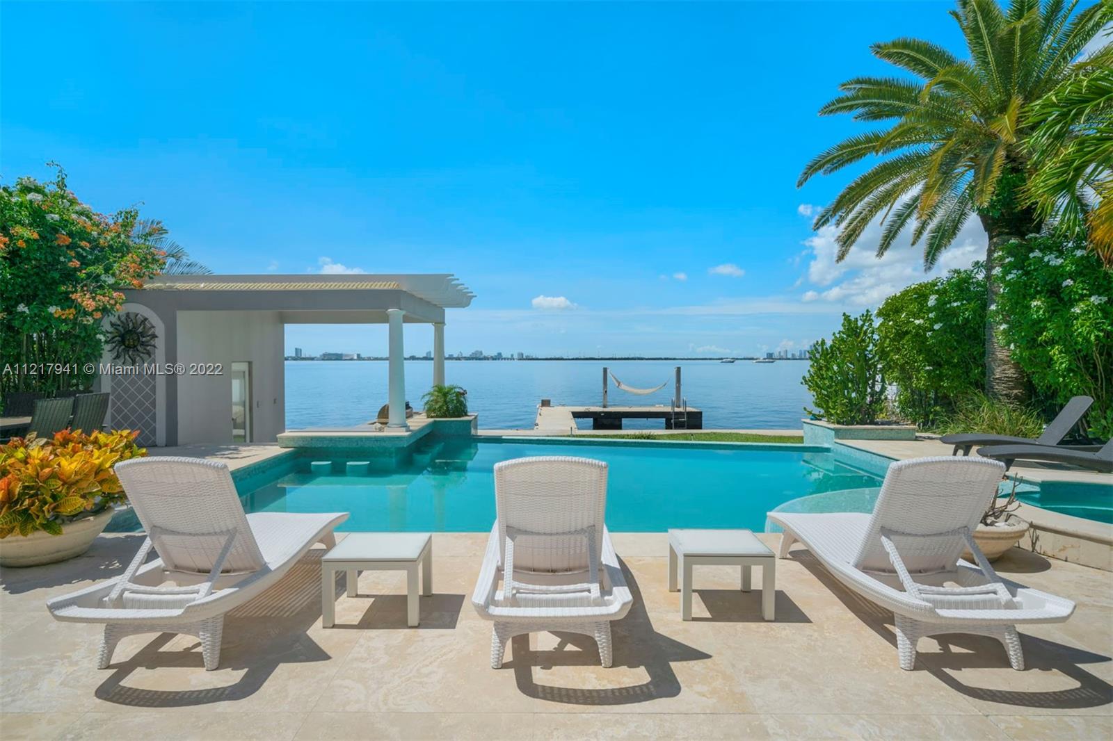 TREASURE ISLAND - Residential