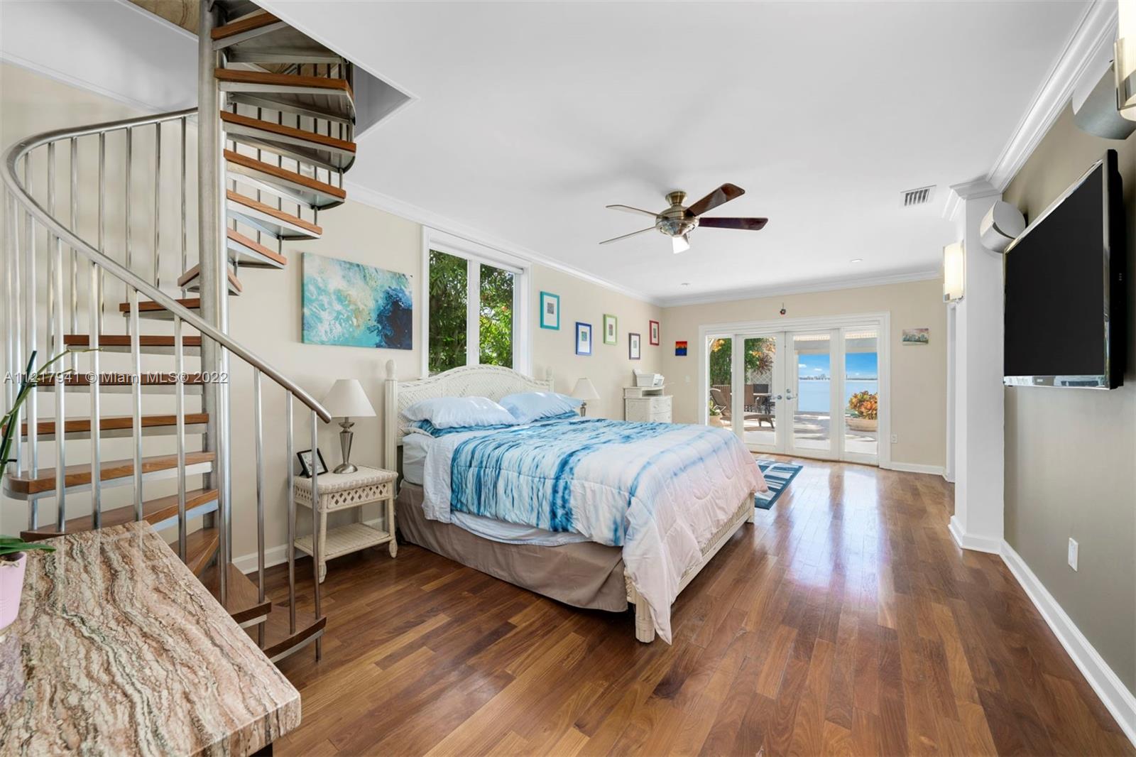 TREASURE ISLAND - Residential