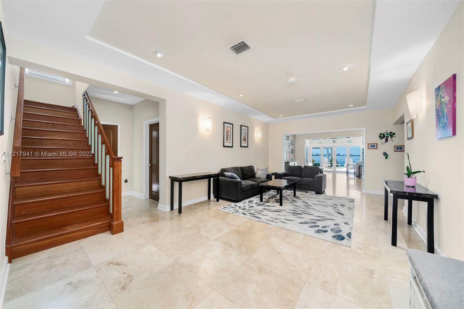 TREASURE ISLAND - Residential