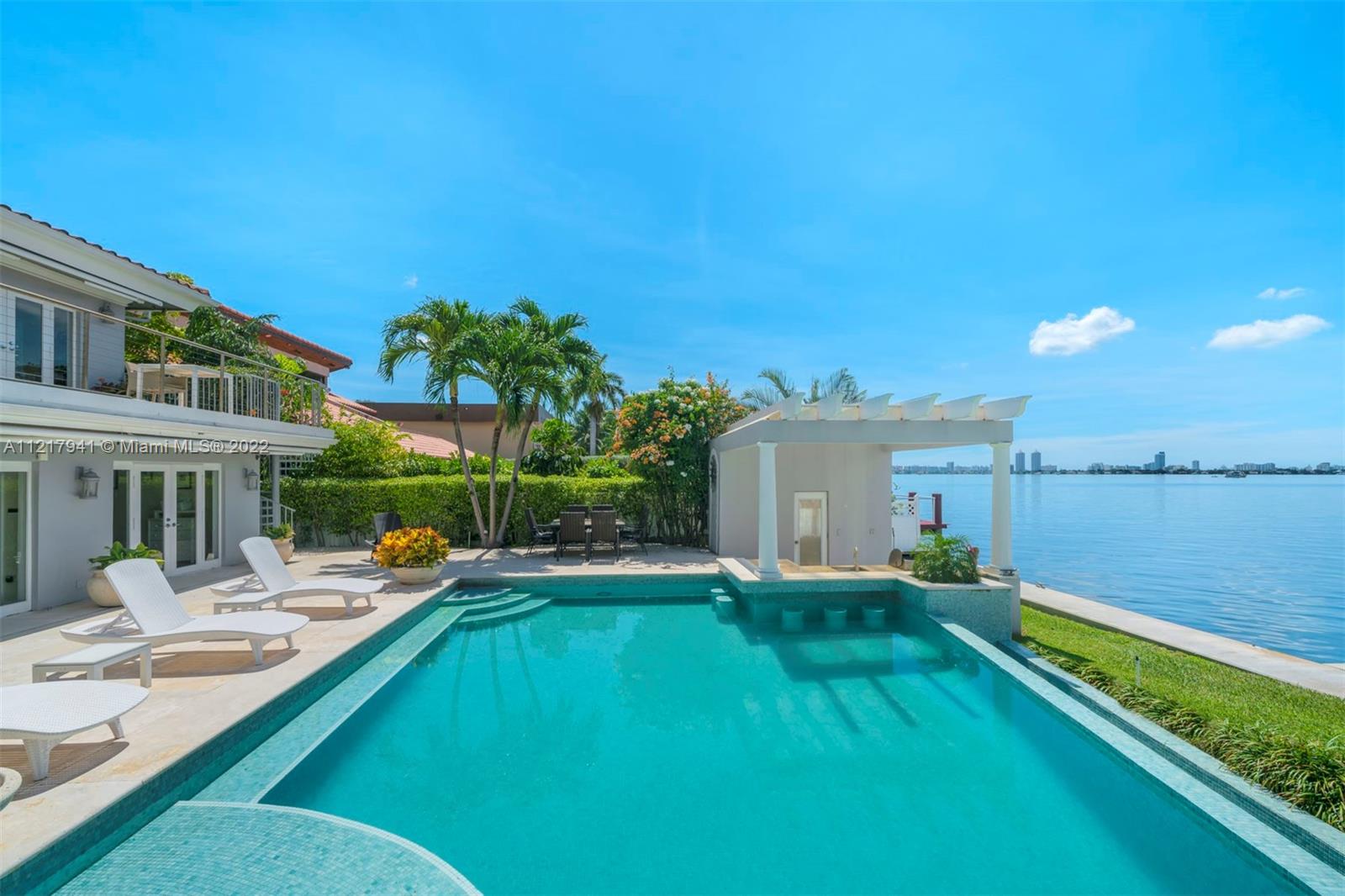 TREASURE ISLAND - Residential