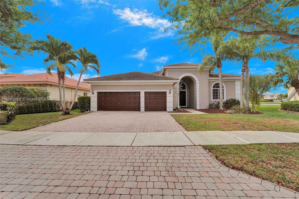 Photo of 19178 SW 64th St, Pembroke Pines, FL 33332 (MLS # A11365912)