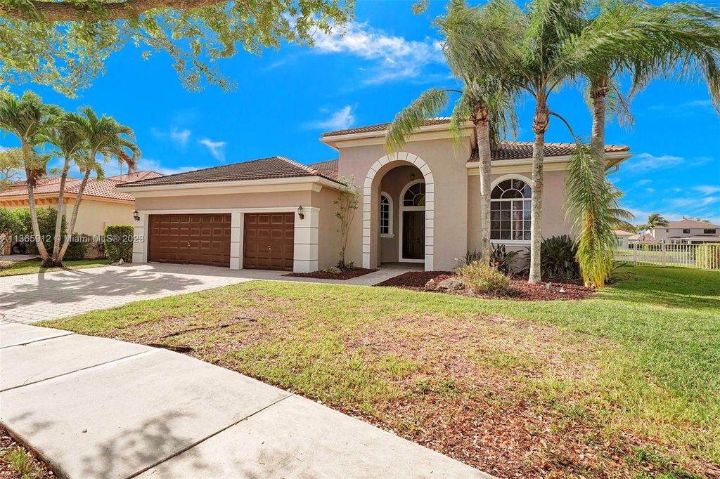 Photo of 19178 SW 64th St, Pembroke Pines, FL 33332 (MLS # A11365912)