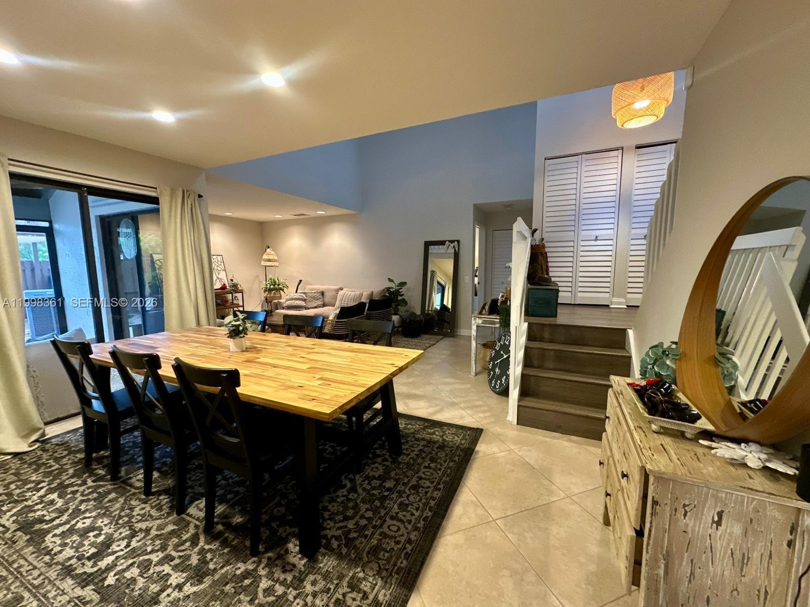 COUNTRY ISLES - Residential Lease