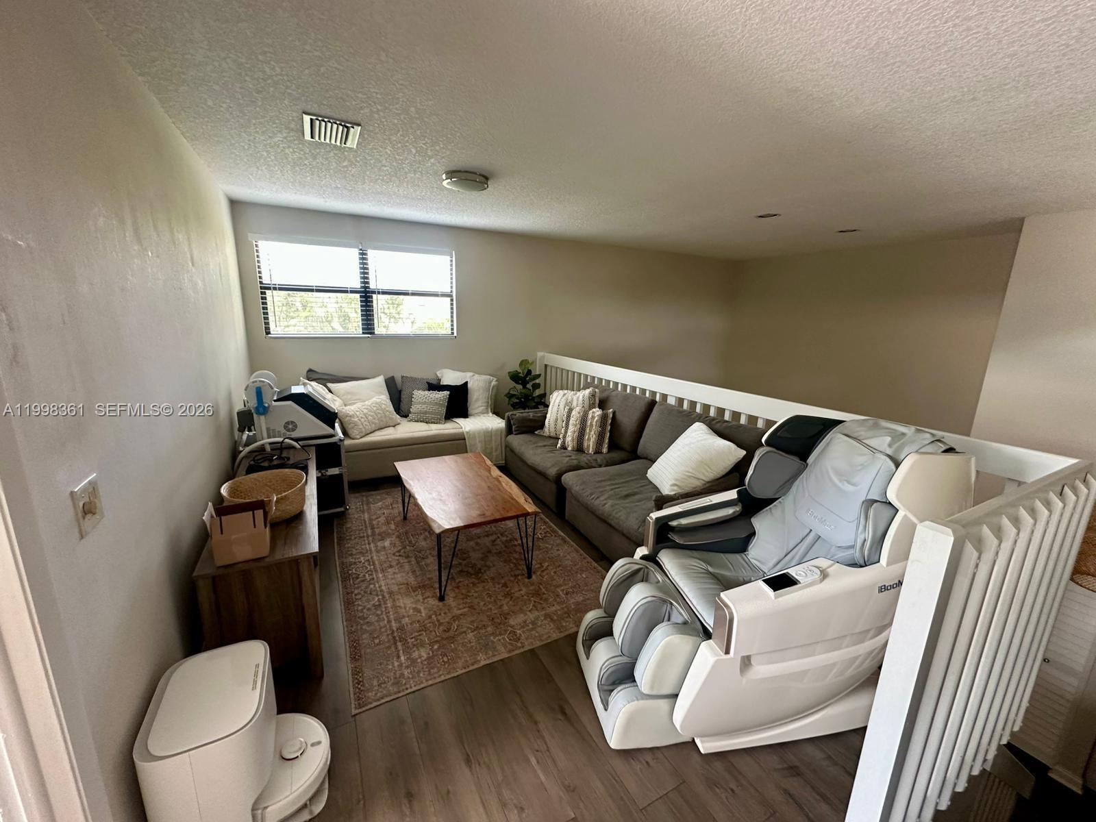 COUNTRY ISLES - Residential Lease