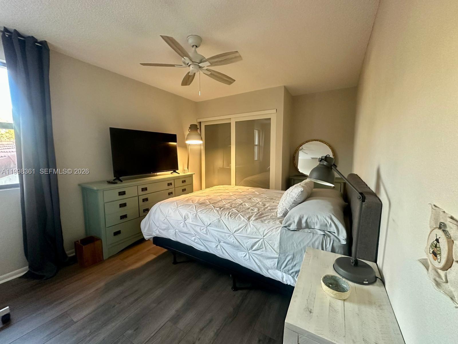 COUNTRY ISLES - Residential Lease