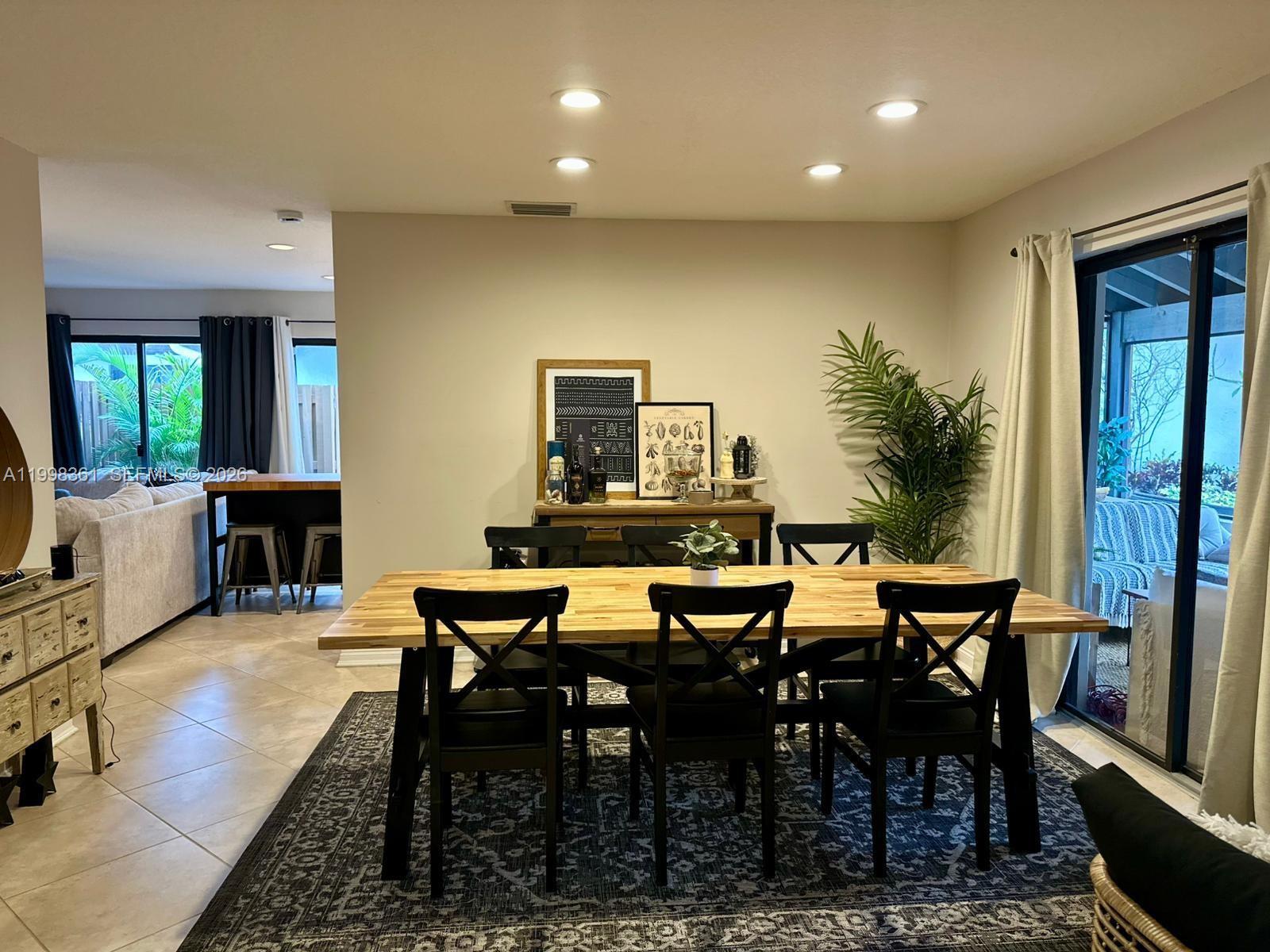 COUNTRY ISLES - Residential Lease