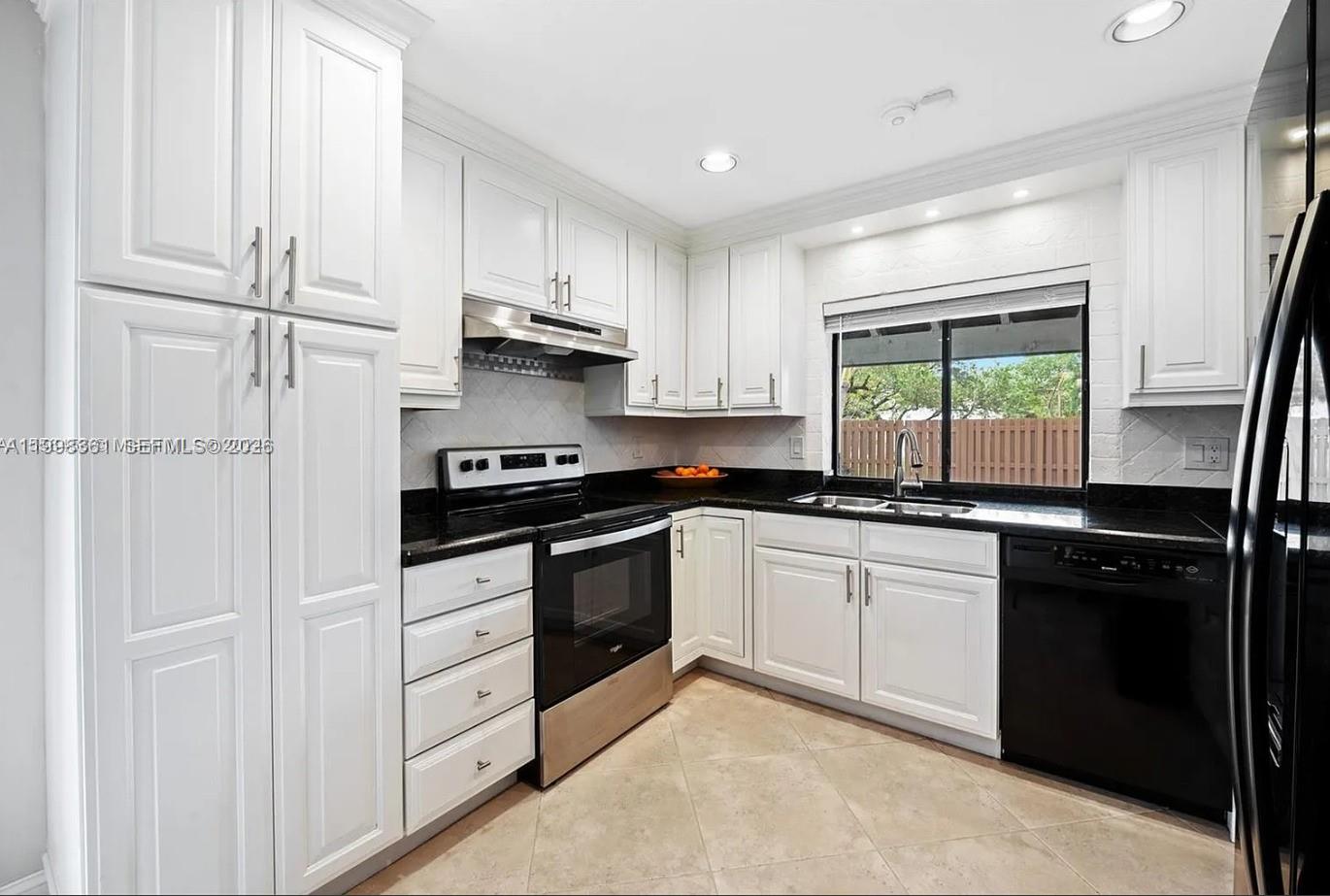 COUNTRY ISLES - Residential Lease