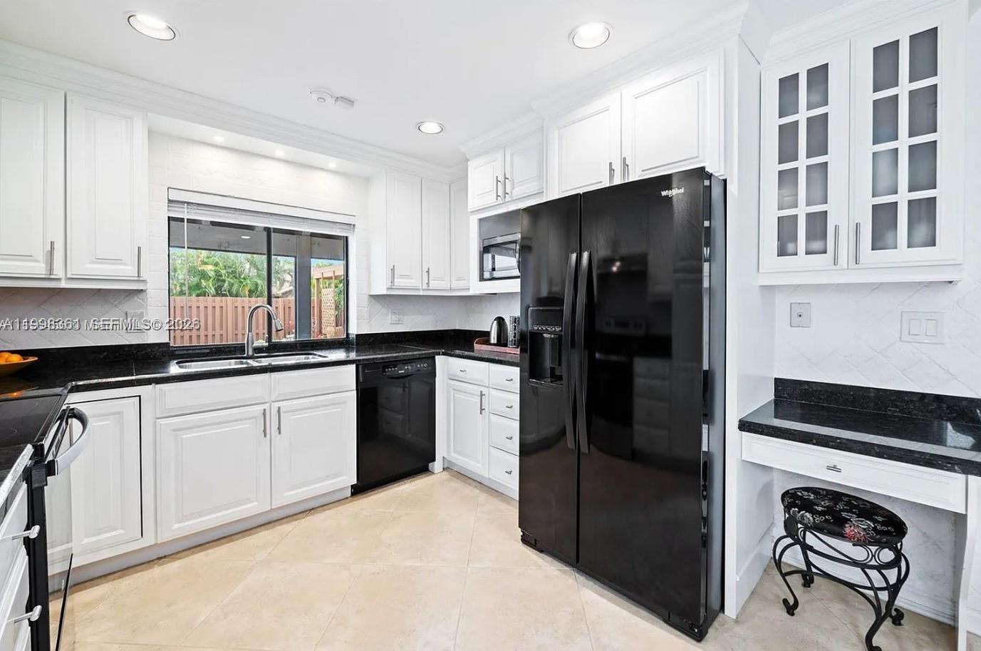 COUNTRY ISLES - Residential Lease