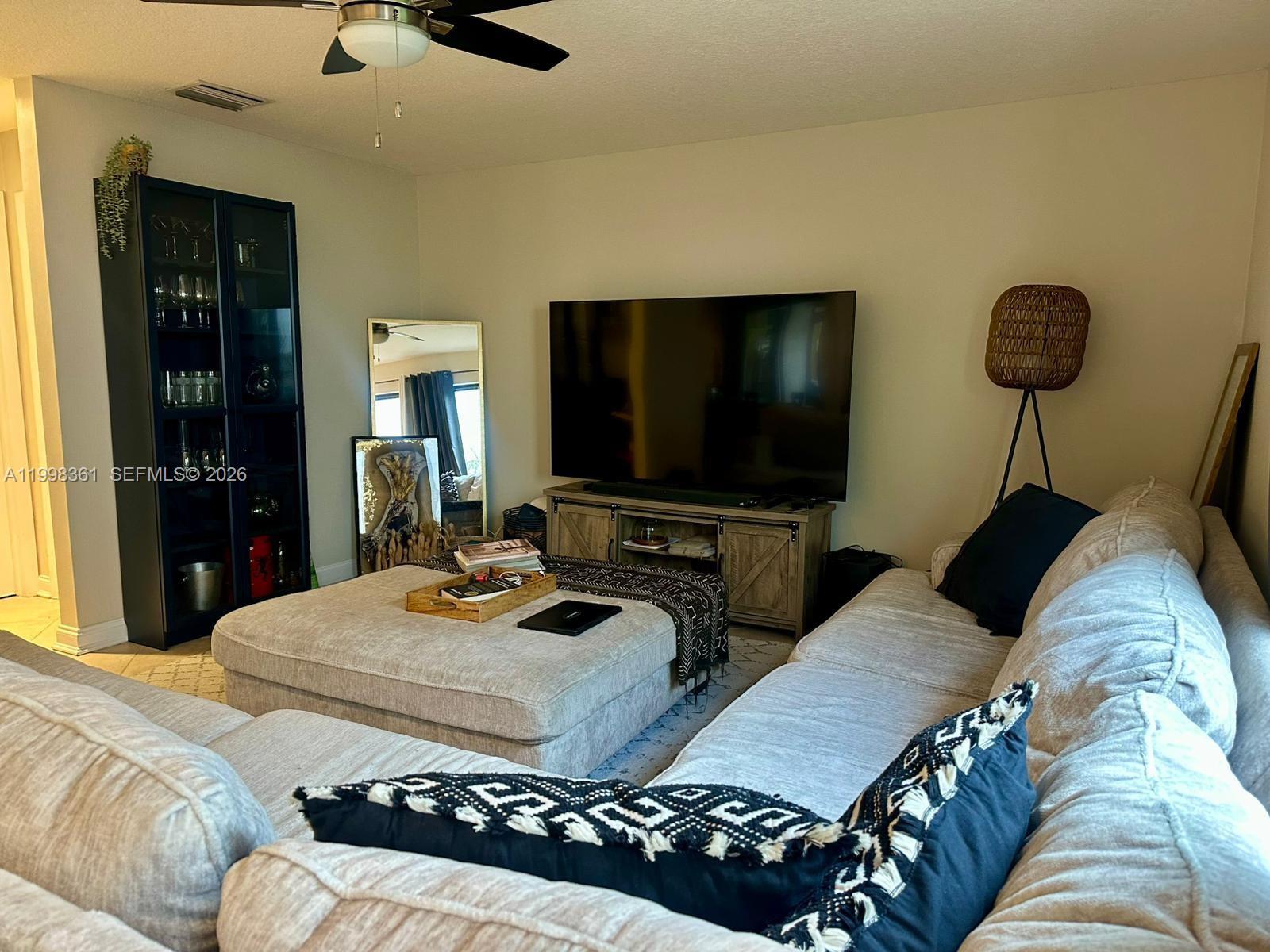 COUNTRY ISLES - Residential Lease