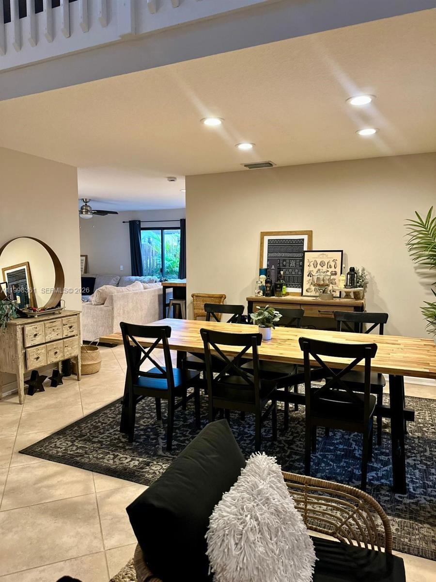 COUNTRY ISLES - Residential Lease