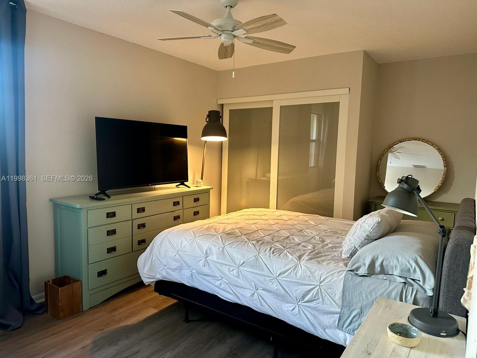 COUNTRY ISLES - Residential Lease