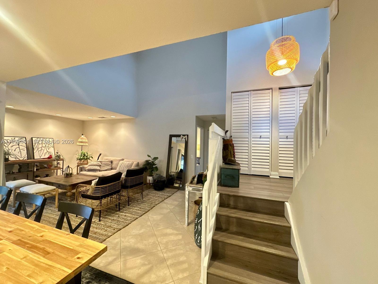 COUNTRY ISLES - Residential Lease