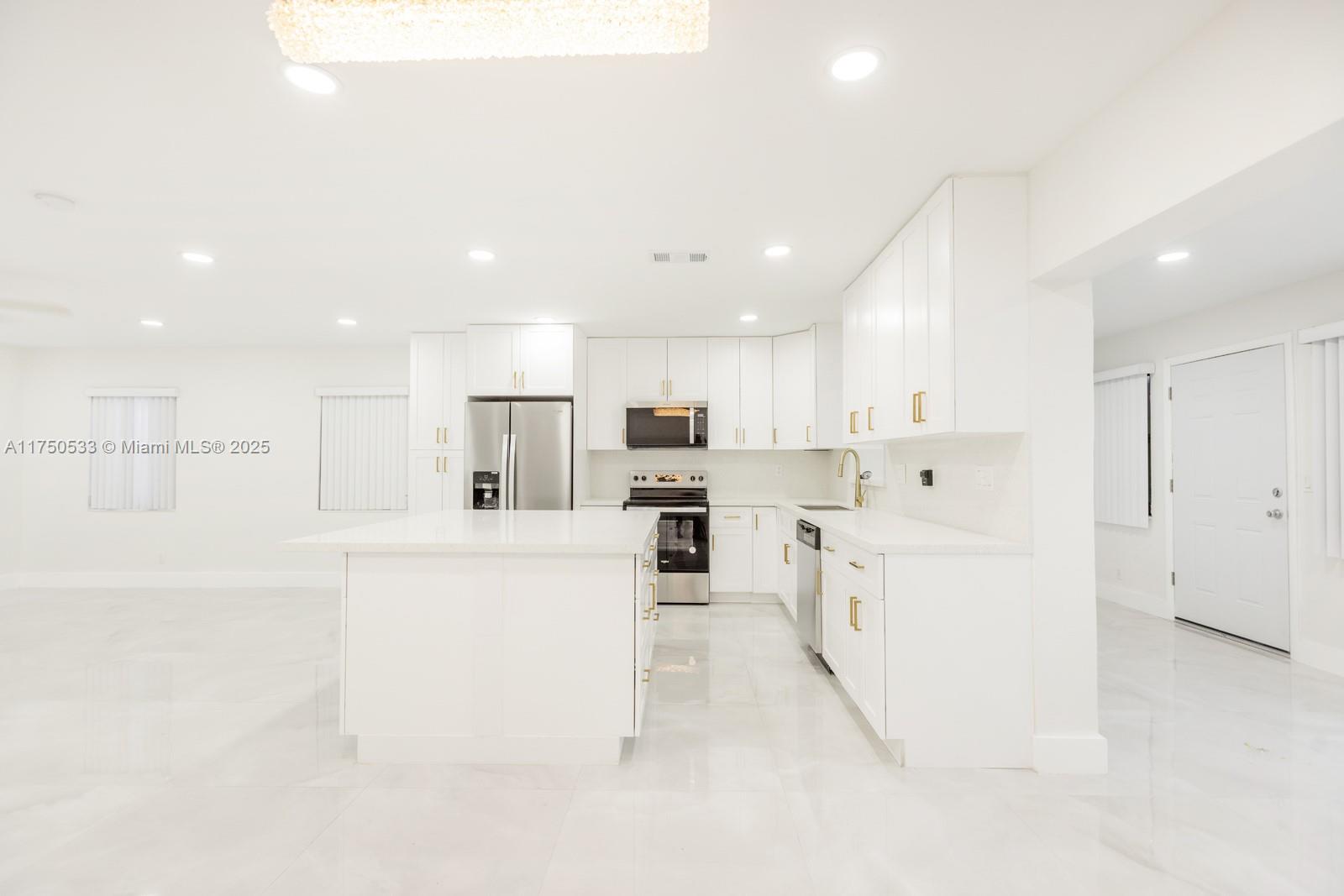 2807 NW 9th St