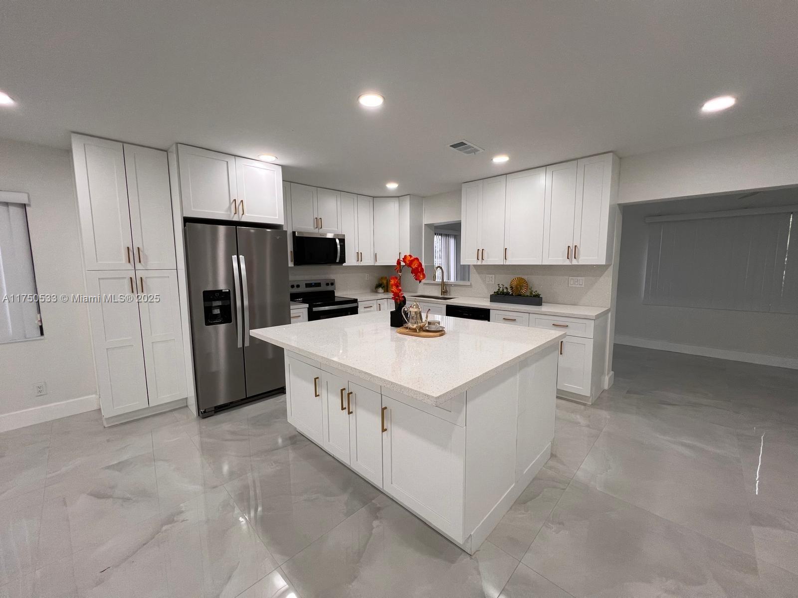 2807 NW 9th St