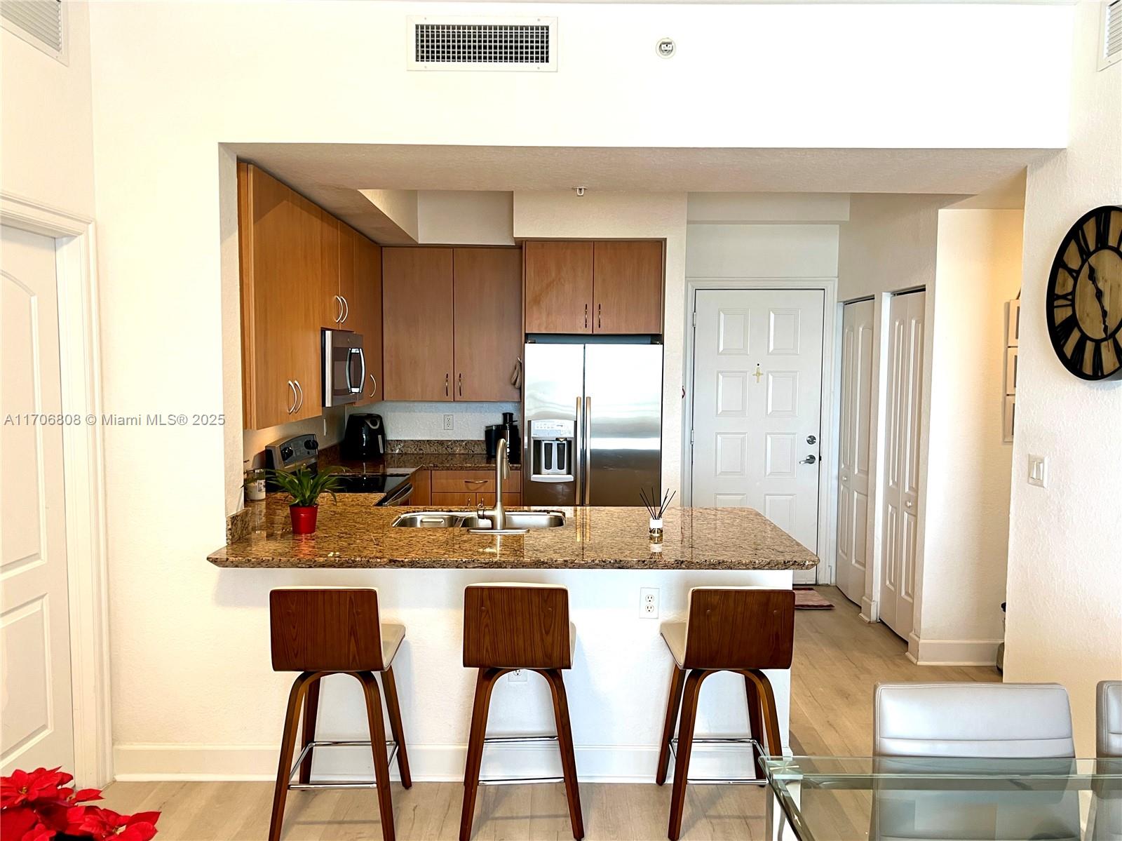 RADIUS CONDO - Residential