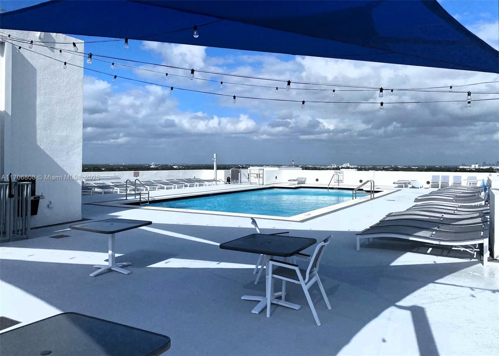 RADIUS CONDO - Residential