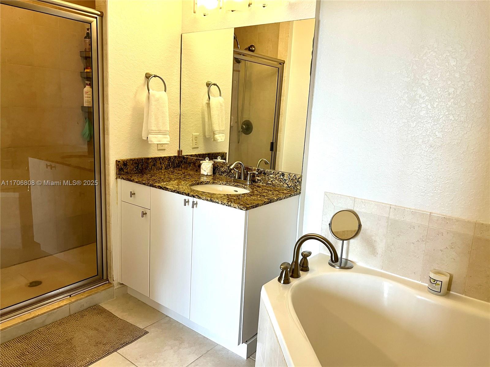 RADIUS CONDO - Residential