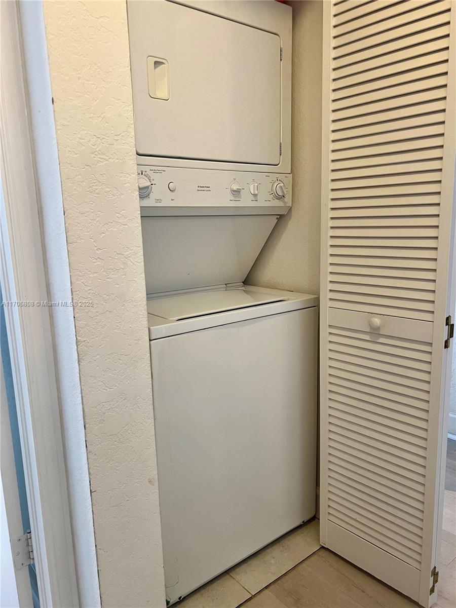 RADIUS CONDO - Residential