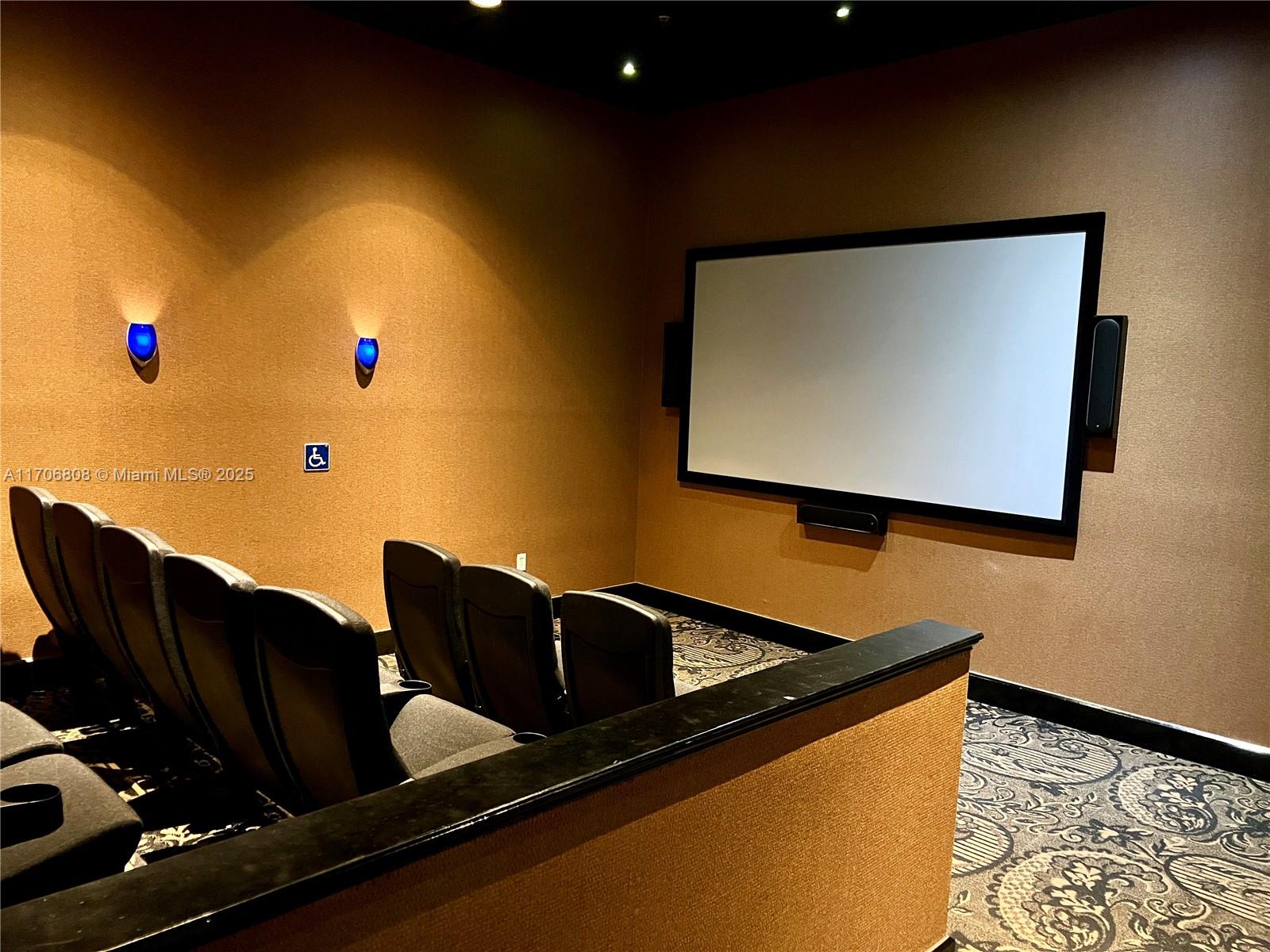 RADIUS CONDO - Residential