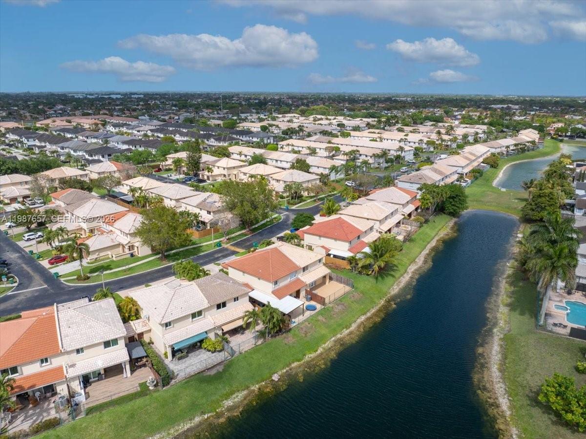 CONTINENTAL HOMES TOWNHOU - Residential