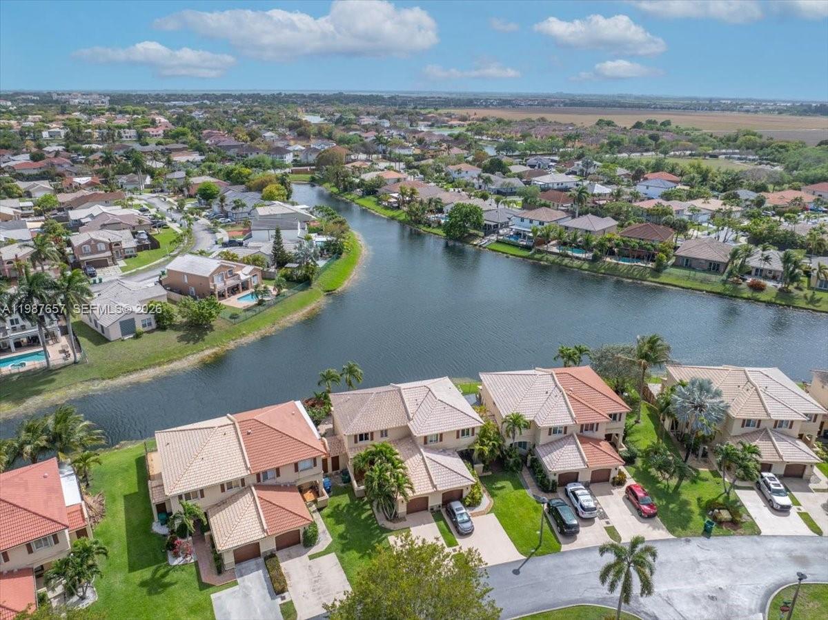 CONTINENTAL HOMES TOWNHOU - Residential