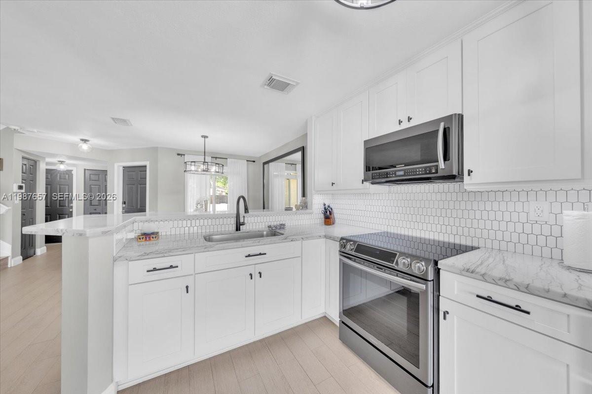 CONTINENTAL HOMES TOWNHOU - Residential