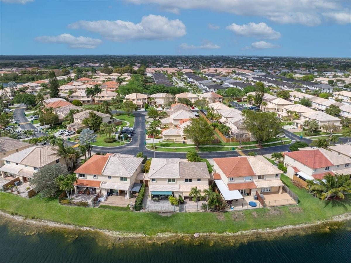 CONTINENTAL HOMES TOWNHOU - Residential